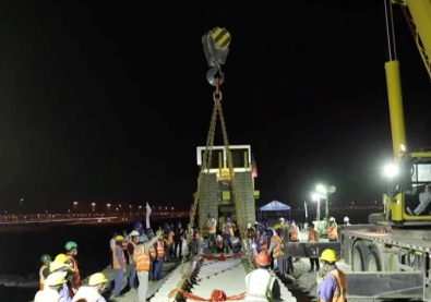 “一带一路”阿联酋联邦铁路二期项目使用起重草莓视频网页版污吊装